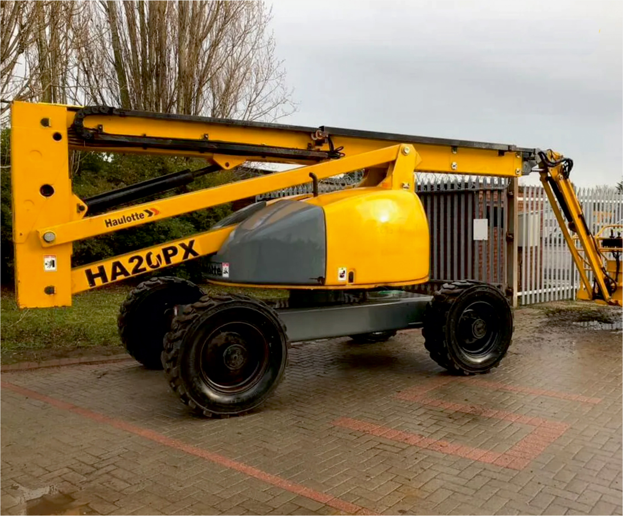 Коленчатый дизельный подъемник Haulotte HA20PX